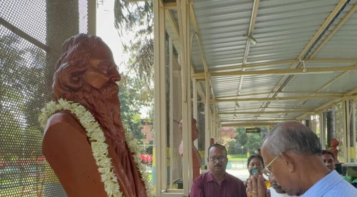 সূর্যসেন পার্কে কবি গুরু কে শ্রদ্ধা মেয়রের
